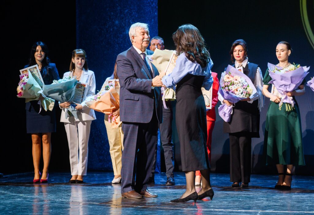 Премия СМС «Ассоциация работников здравоохранения Воронежской области» за вклад в развитие воронежского здравоохранения и повышение престижности медицинских профессий